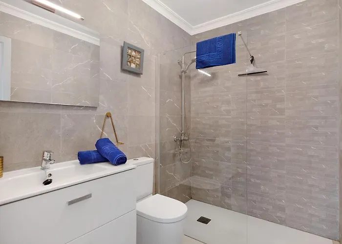 Puerto Chico E بلايا بلانكا