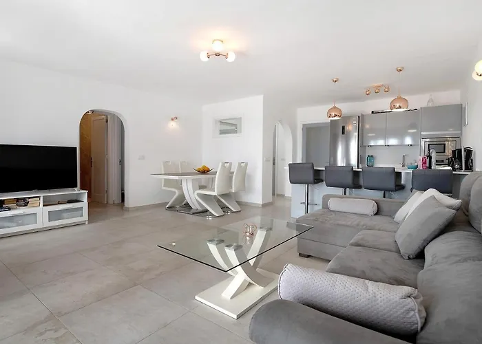 Puerto Chico E Apartment *